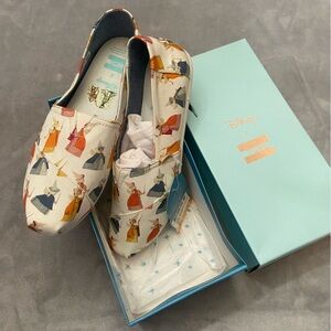 New! Toms x disney sleeping beauty Cinderella fairy godmother slip-on shoes